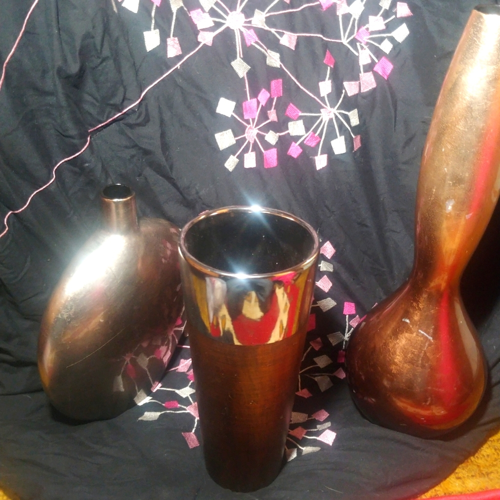 Vases - Picture 1 of 2